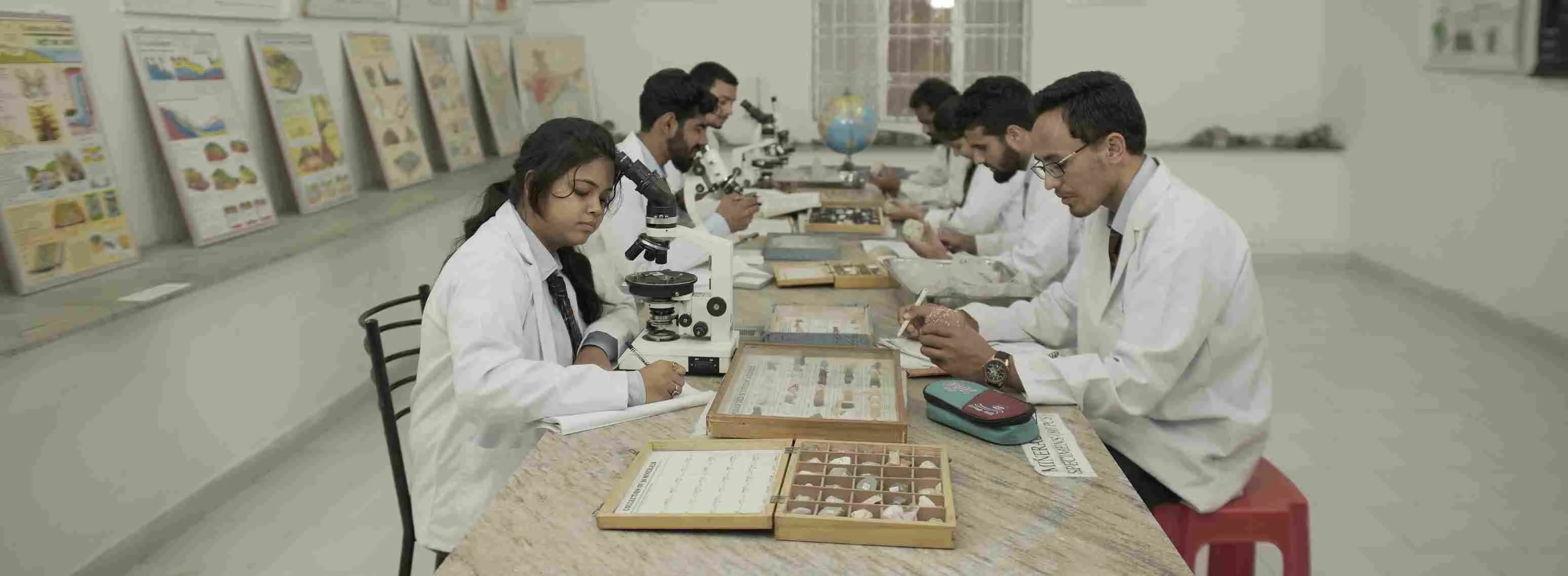 Guru Nanak College lab